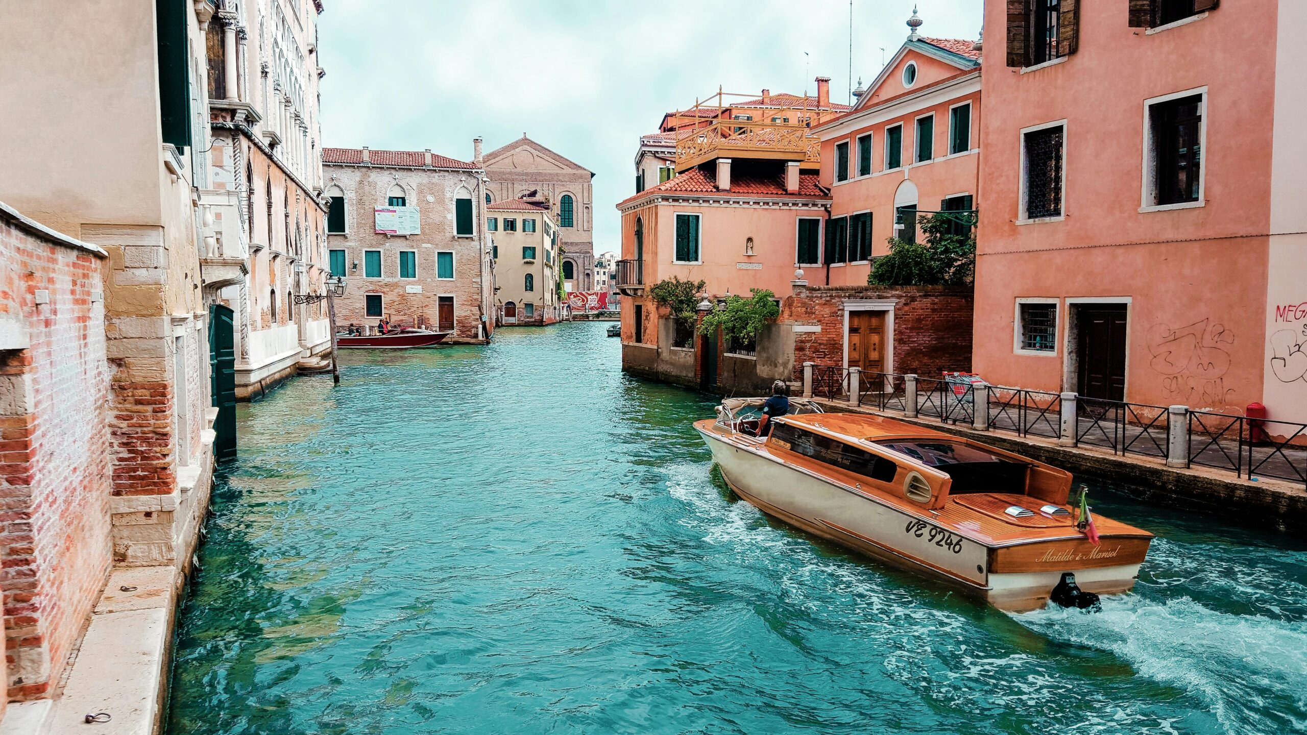 Best Gondola Ride in Venice | Complete Guide + Tips